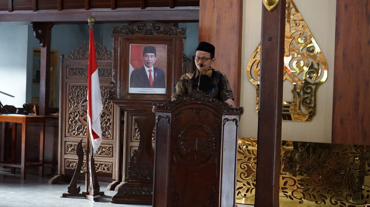 (Ketua FKUB terpilih K.H. Prof. Dr. Mohammad Roqib, M.Ag., saat memberikan sambutan pasca pengukuhan, 26/08)